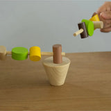 Blokken aan houten pen rijgen van Plan Toys | Kids Conceptstore Le Fanfare