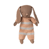 Bunny, Micro - Brown - Dusty rose knitted suit van Maileg | Kids Conceptstore Le Fanfare