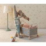 Bunny, Micro - Brown - Dusty rose knitted suit van Maileg | Kids Conceptstore Le Fanfare