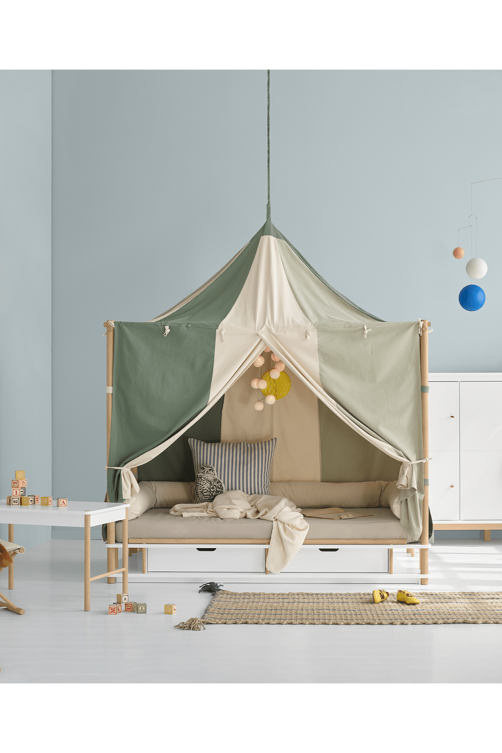Camp bed canopy circus, green/undyed van Oliver Furniture | Kids Conceptstore Le Fanfare