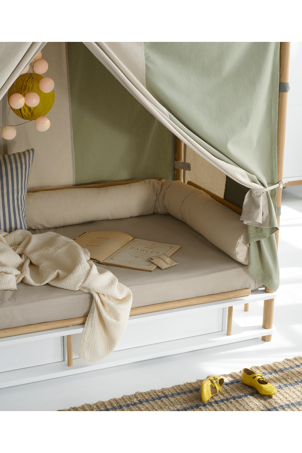 Camp bed canopy circus, green/undyed van Oliver Furniture | Kids Conceptstore Le Fanfare