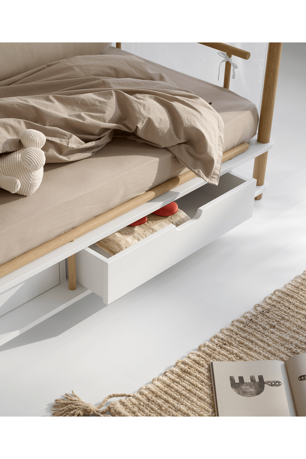 Camp bed canopy kyoto, white van Oliver Furniture | Kids Conceptstore Le Fanfare