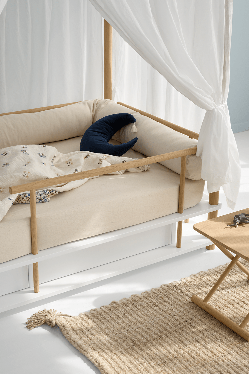 Camp canopy bed, 90x180 cm, white/oak van Oliver Furniture | Kids Conceptstore Le Fanfare