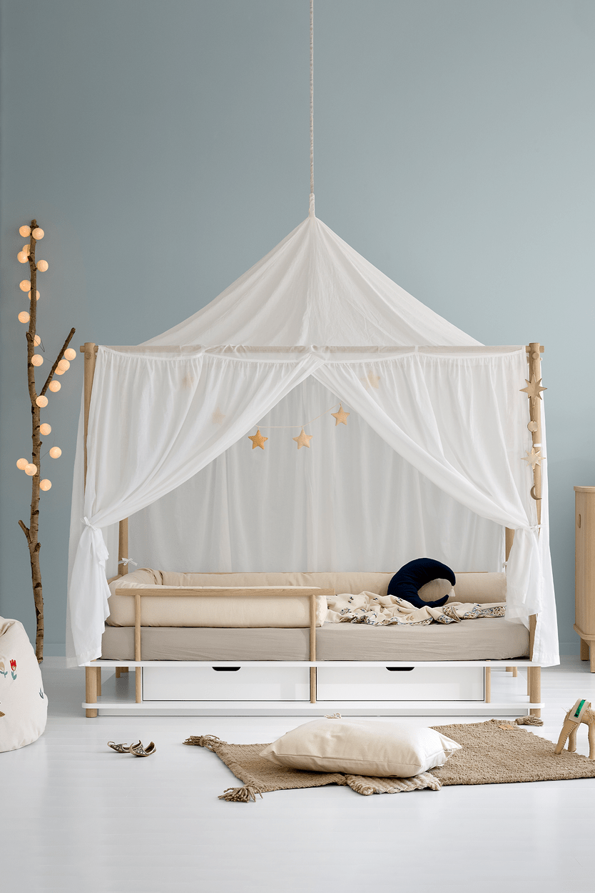 Camp canopy bed, 90x180 cm, white/oak van Oliver Furniture | Kids Conceptstore Le Fanfare