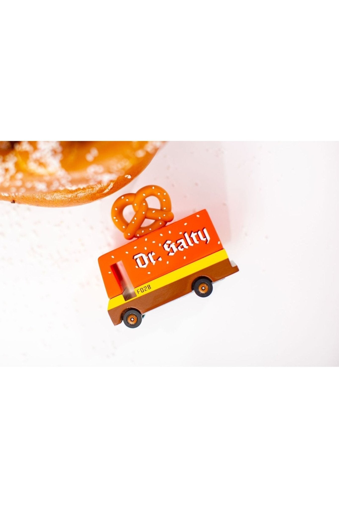 CLT Candyvan - Dr. Salty Pretzel van Candylab Toys | Kids Conceptstore Le Fanfare
