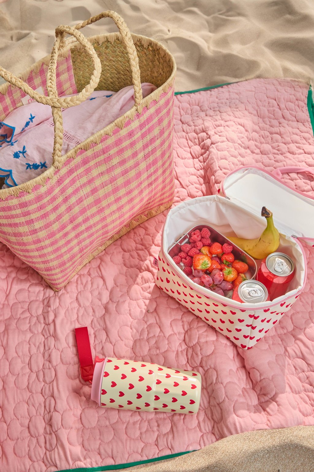 Cooler Bag with Red Hearts Print in Cream van Rice | Kids Conceptstore Le Fanfare