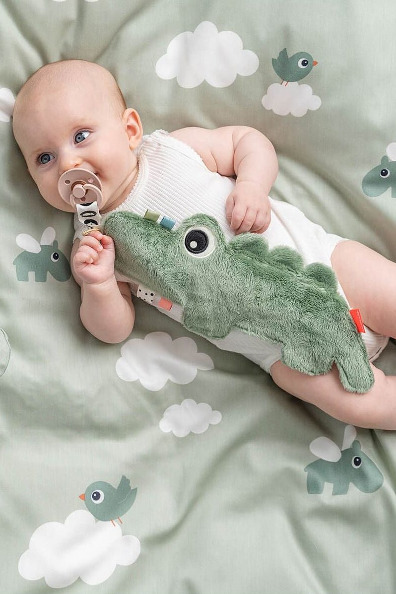 Cozy friend | Croco - Green van Done by Deer | Kids Conceptstore Le Fanfare