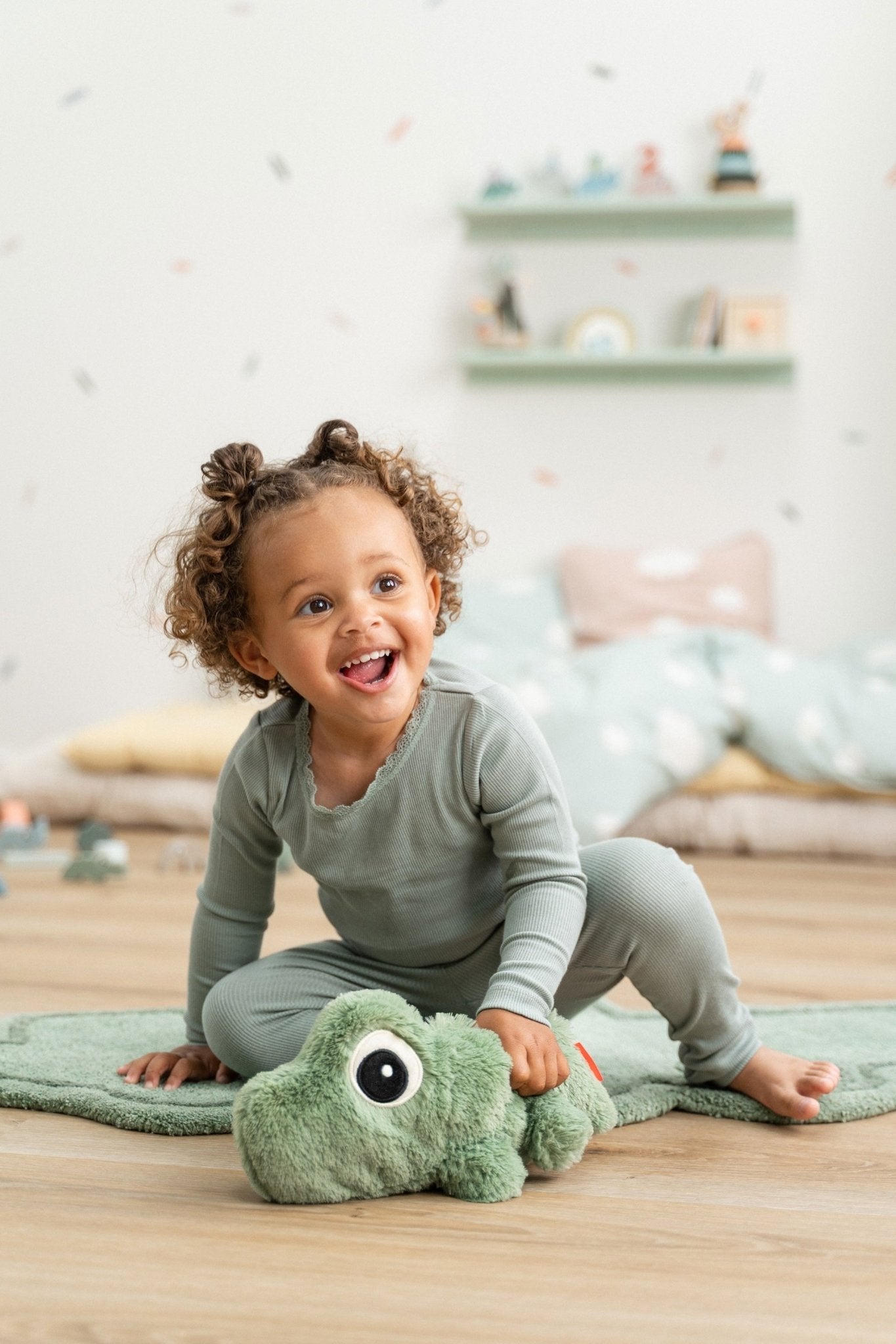 Cuddle bestie | Croco - Green van Done by Deer | Kids Conceptstore Le Fanfare