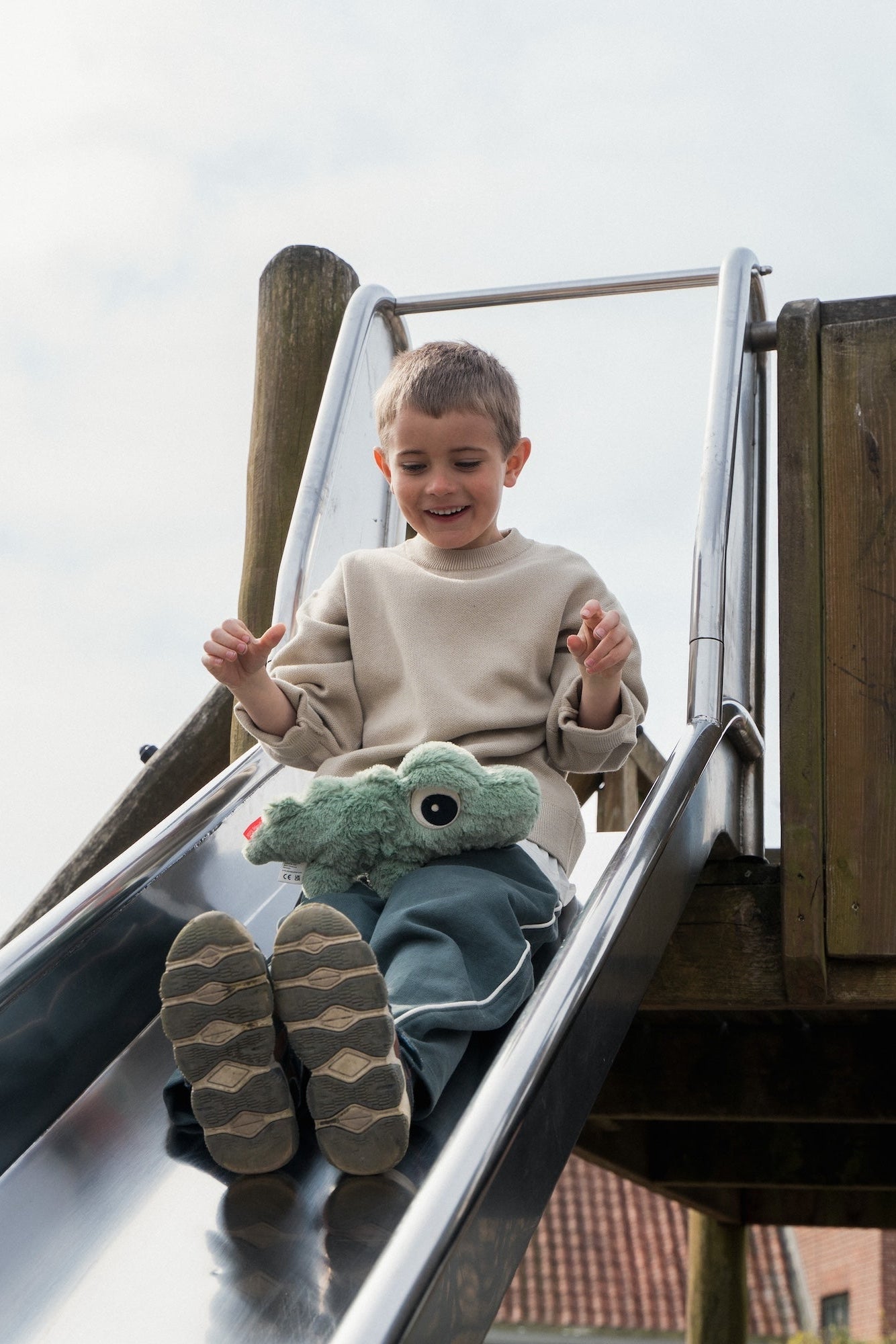 Cuddle bestie | Croco - Green van Done by Deer | Kids Conceptstore Le Fanfare