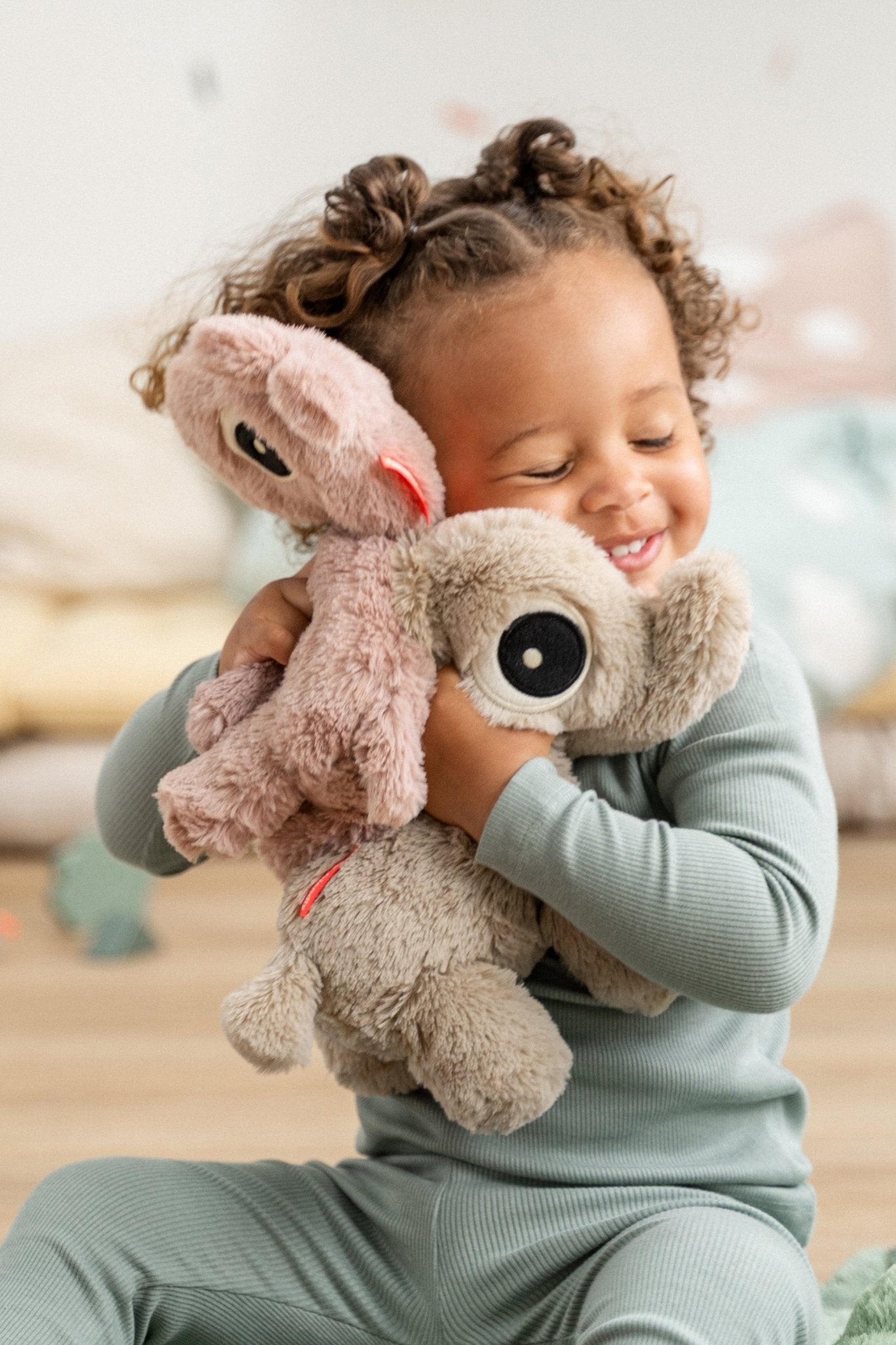Cuddle bestie | Raffi - Powder van Done by Deer | Kids Conceptstore Le Fanfare