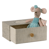 Dance mouse in daybed - Little sister van Maileg | Kids Conceptstore Le Fanfare