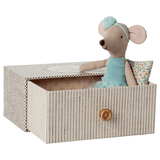 Dance mouse in daybed - Little sister van Maileg | Kids Conceptstore Le Fanfare