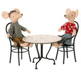 Dining Table Set W. 2 Chairs van Maileg | Kids Conceptstore Le Fanfare