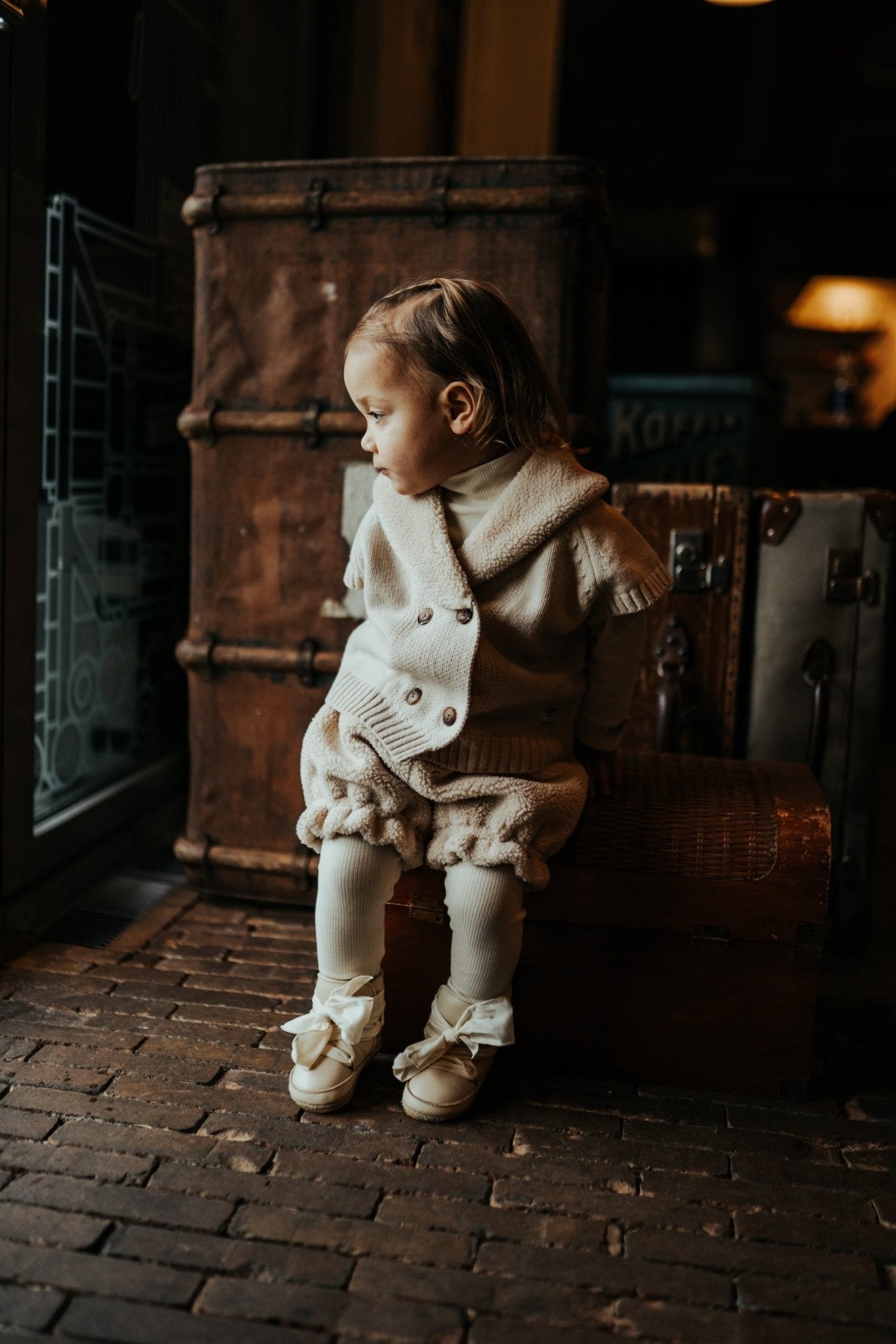 Donsje Nannie Merino Wool Waistcoat Soft Sand van Donsje Amsterdam | Kids Conceptstore Le Fanfare