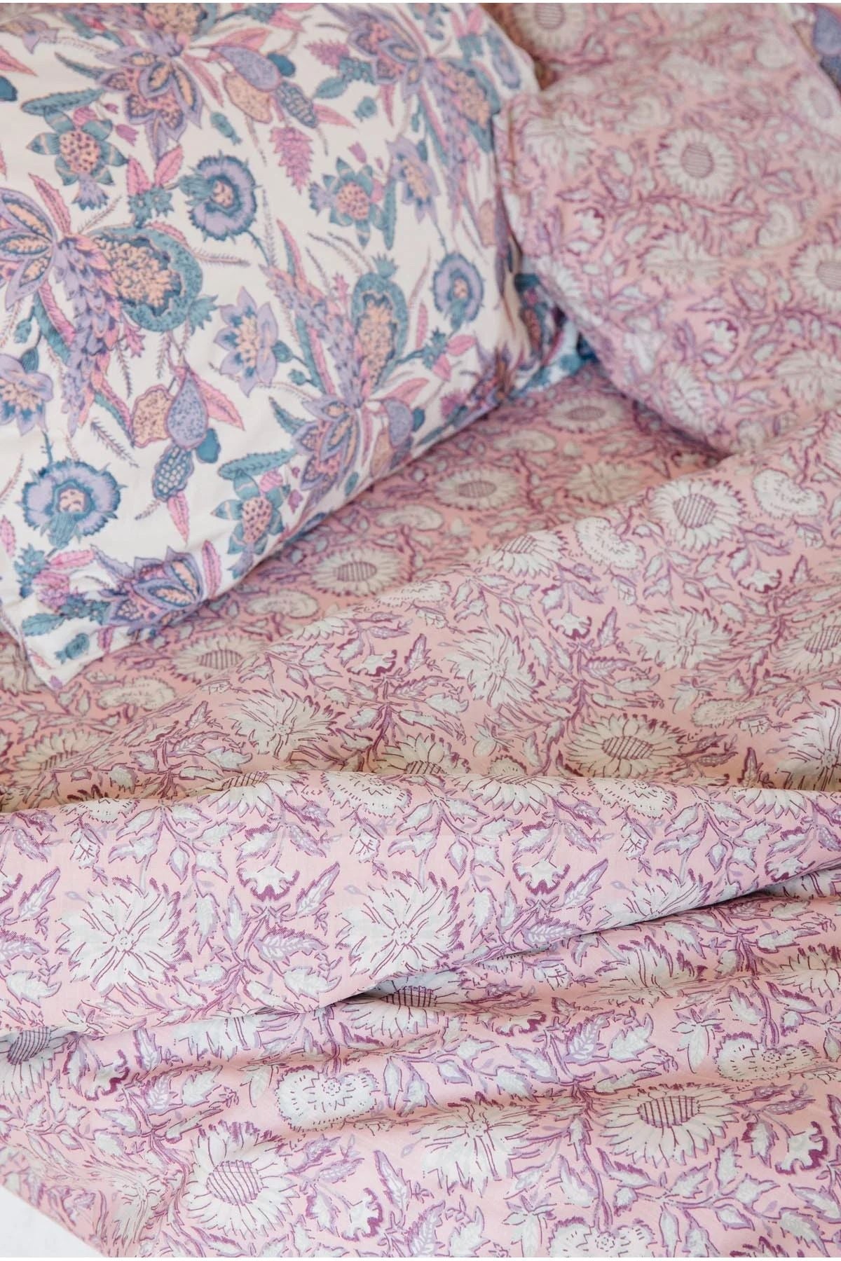 Duvet Cover Noemie Pink Daisy Garden van Louise Misha | Kids Conceptstore Le Fanfare