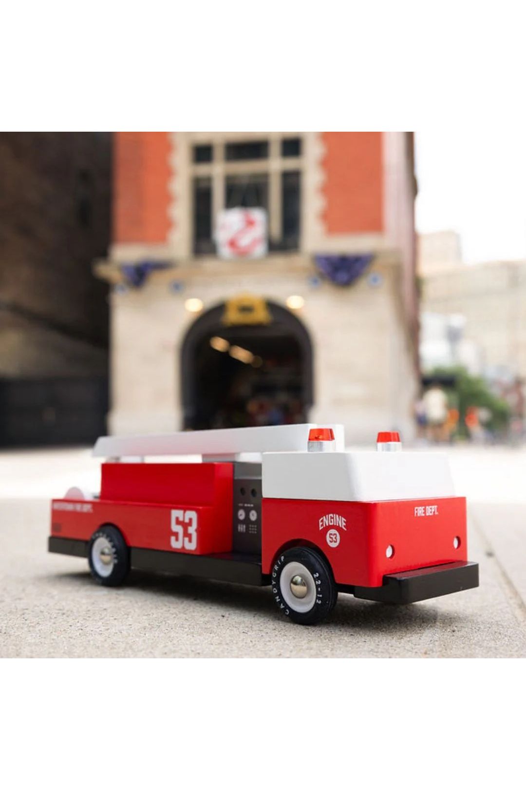 Engine 53 van Candylab Toys | Kids Conceptstore Le Fanfare