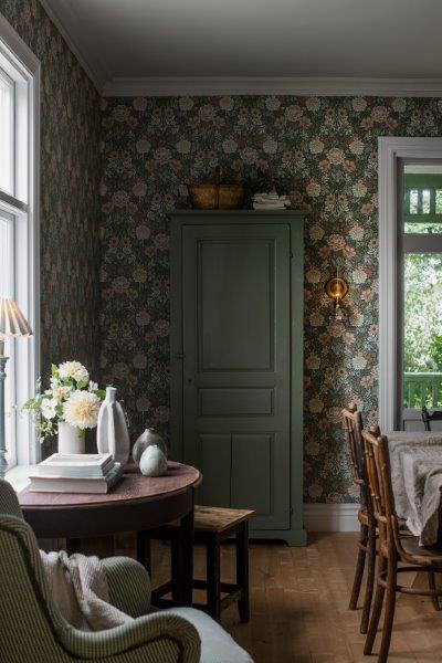 Falsterbo III - Dahlia Garden - Green van Boråstapeter | Kids Conceptstore Le Fanfare