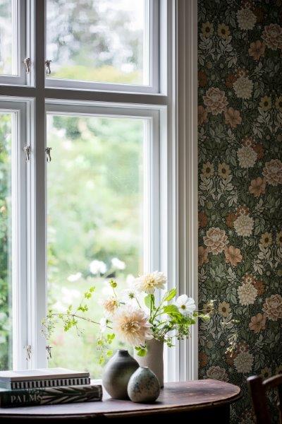Falsterbo III - Dahlia Garden - Green van Boråstapeter | Kids Conceptstore Le Fanfare