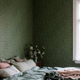 Falsterbo III - Hazel - Dark Green van Boråstapeter | Kids Conceptstore Le Fanfare