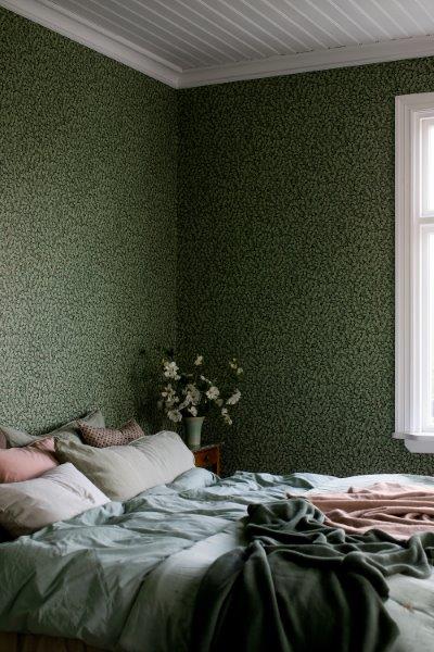 Falsterbo III - Hazel - Dark Green van Boråstapeter | Kids Conceptstore Le Fanfare