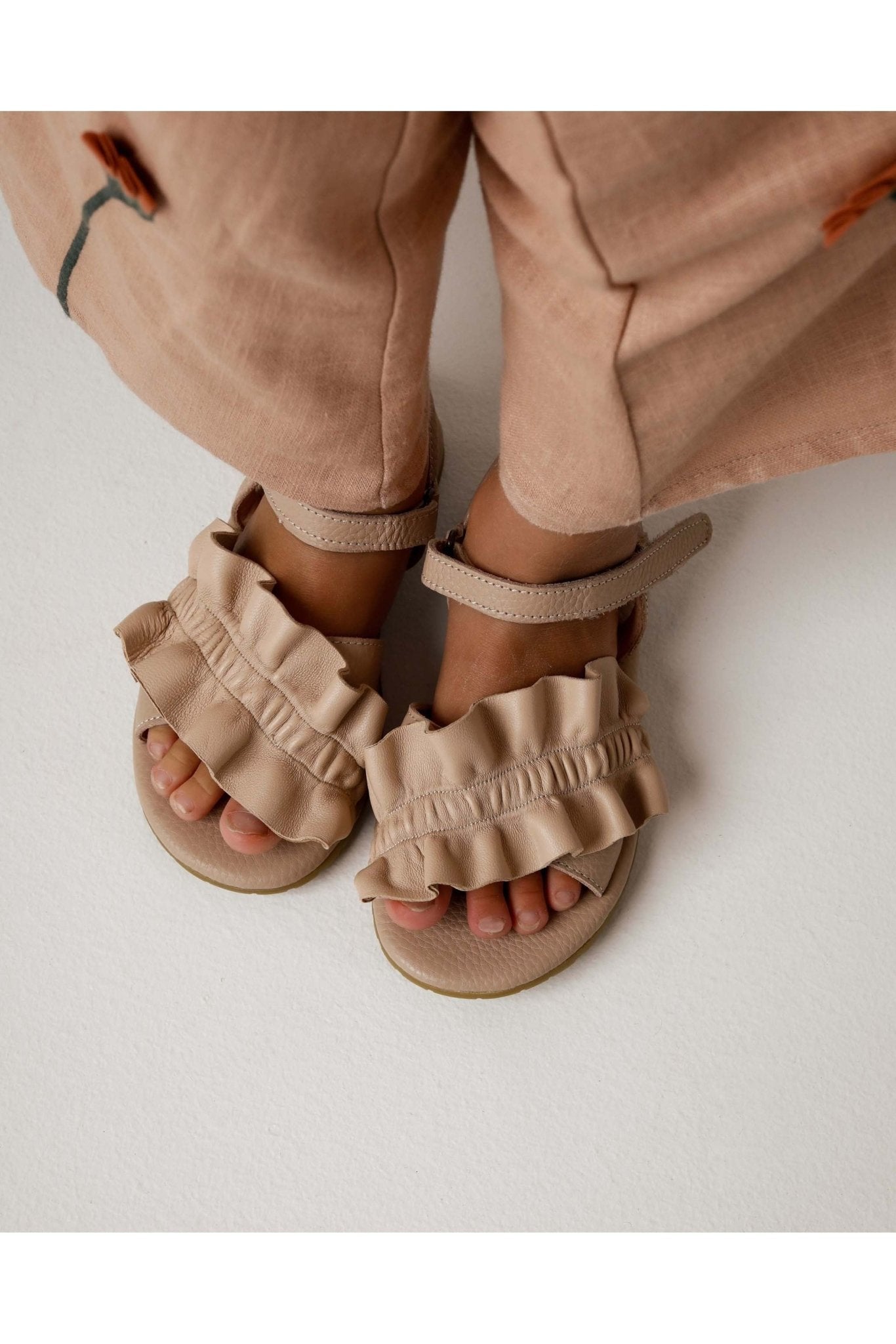 Fine Sandals Light Rose Leather van Donsje Amsterdam | Kids Conceptstore Le Fanfare