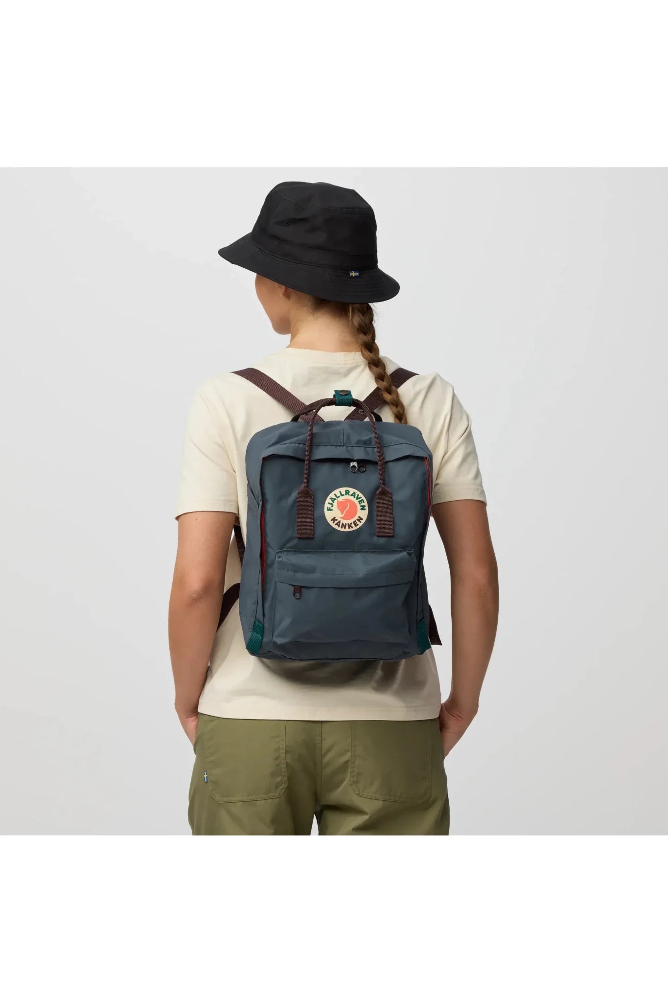 Fjallraven Kånken Koncept - Graphite-Blackberry van Fjallraven | Kids Conceptstore Le Fanfare