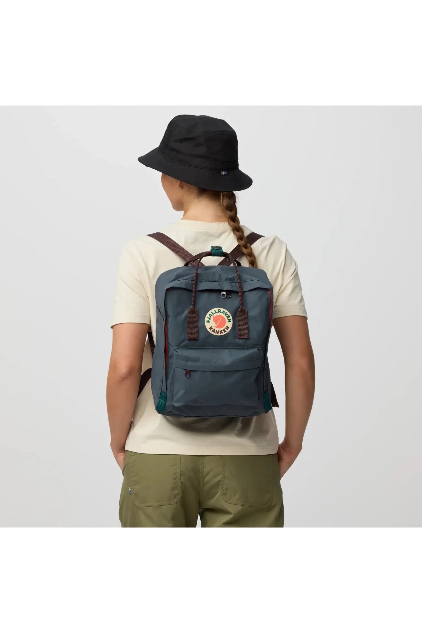 Fjallraven Kånken Koncept - Graphite-Blackberry van Fjallraven | Kids Conceptstore Le Fanfare