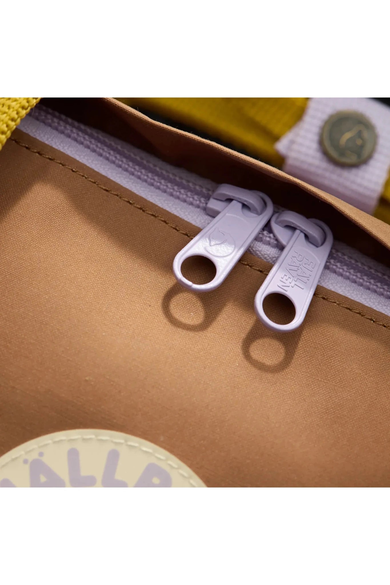 Fjallraven Kånken Koncept - Khaki Dust-Kantarell van Fjallraven | Kids Conceptstore Le Fanfare