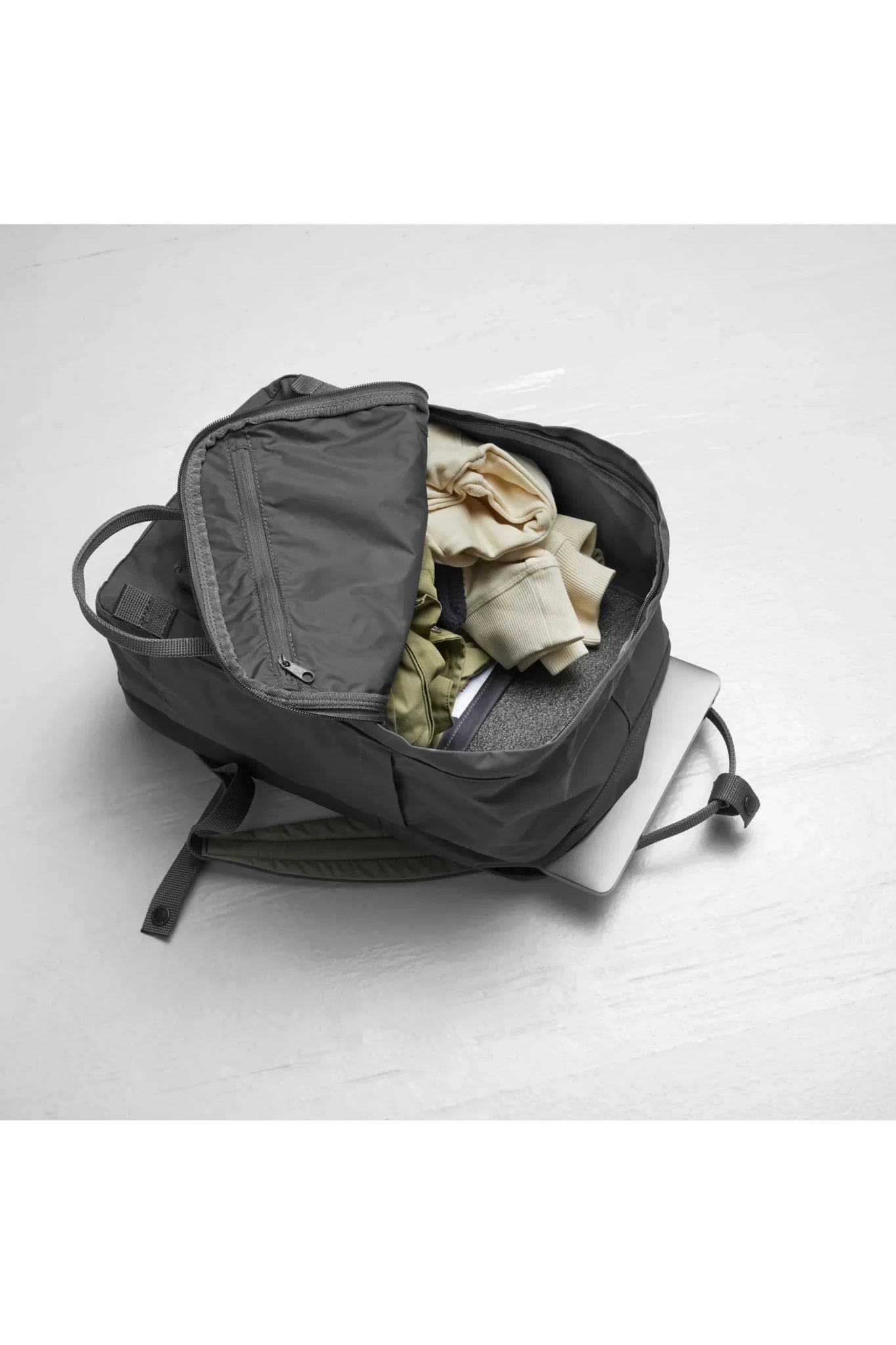 Fjallraven Kånken Laptop 15" - Ox Red van Fjallraven | Kids Conceptstore Le Fanfare