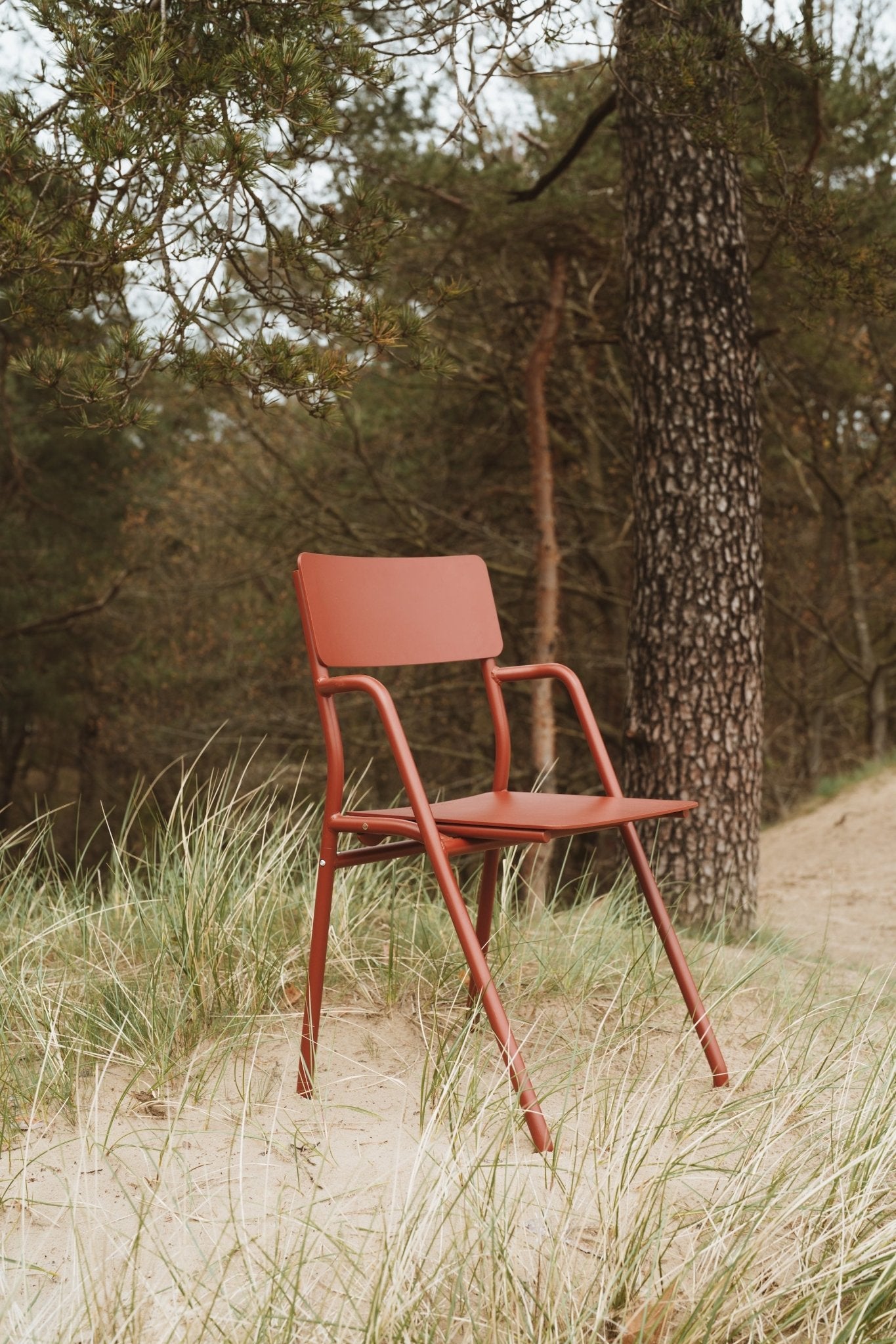 Flip-up Chair - Oxide Red van Weltevree | Kids Conceptstore Le Fanfare