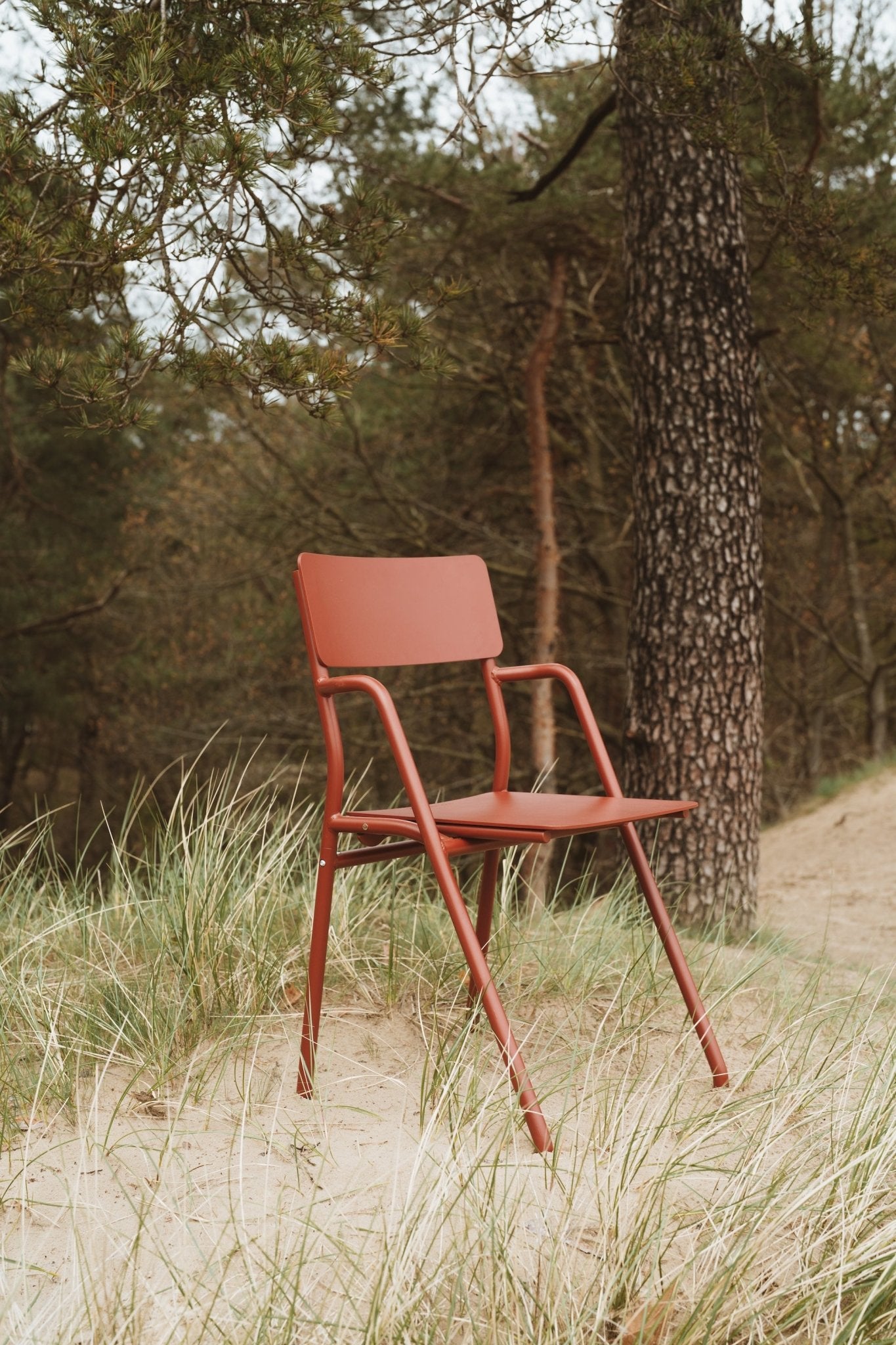 Flip-up Chair - Oxide Red van Weltevree | Kids Conceptstore Le Fanfare