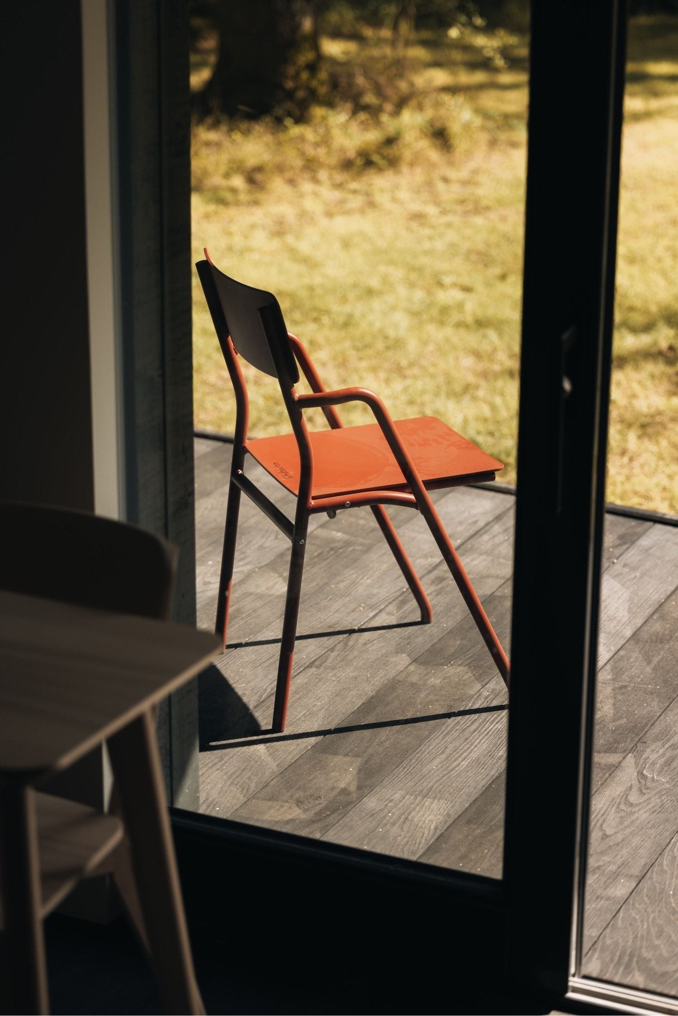 Flip-up Chair - Oxide Red van Weltevree | Kids Conceptstore Le Fanfare