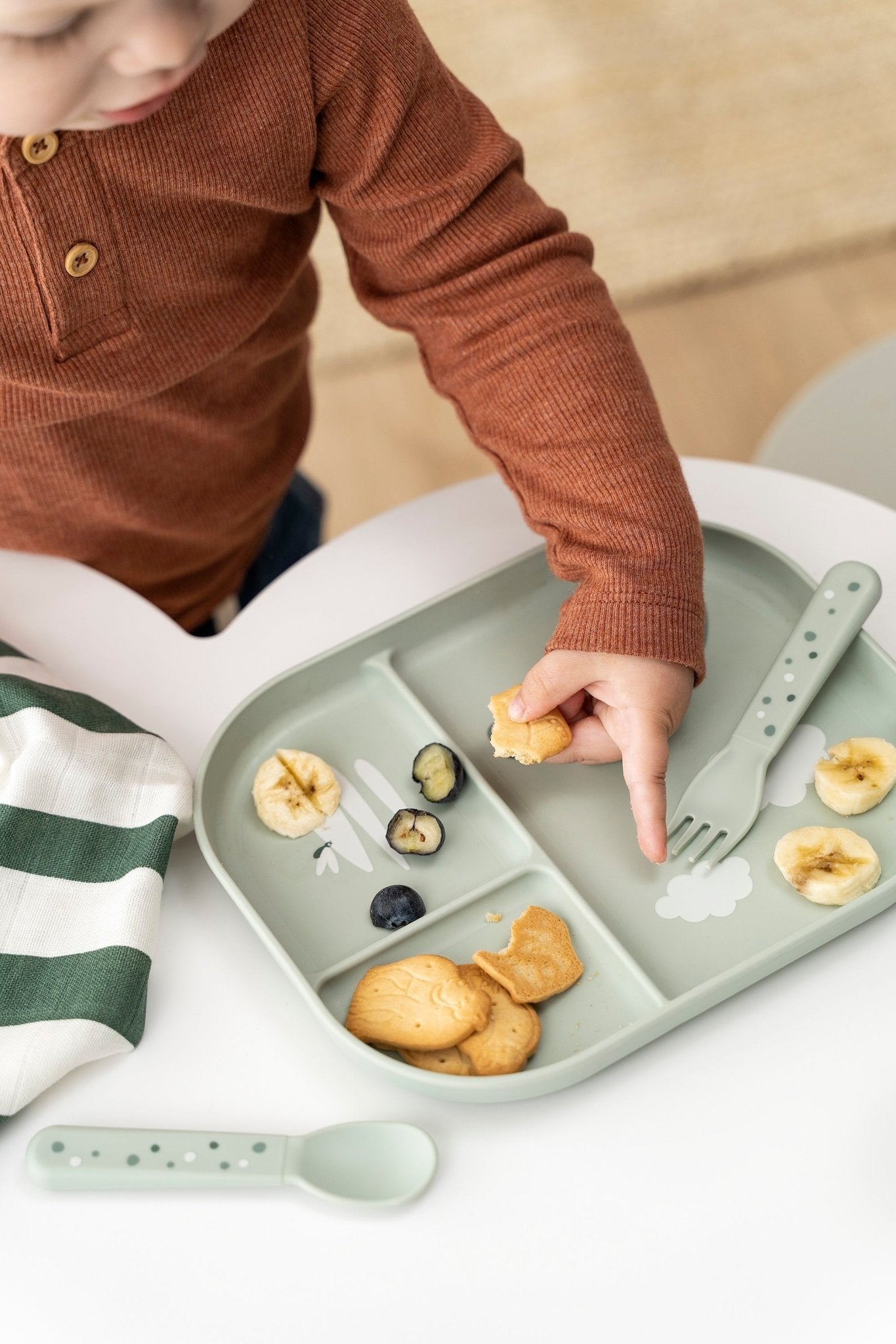 Foodie compartment plate | Croco - Green van Done by Deer | Kids Conceptstore Le Fanfare