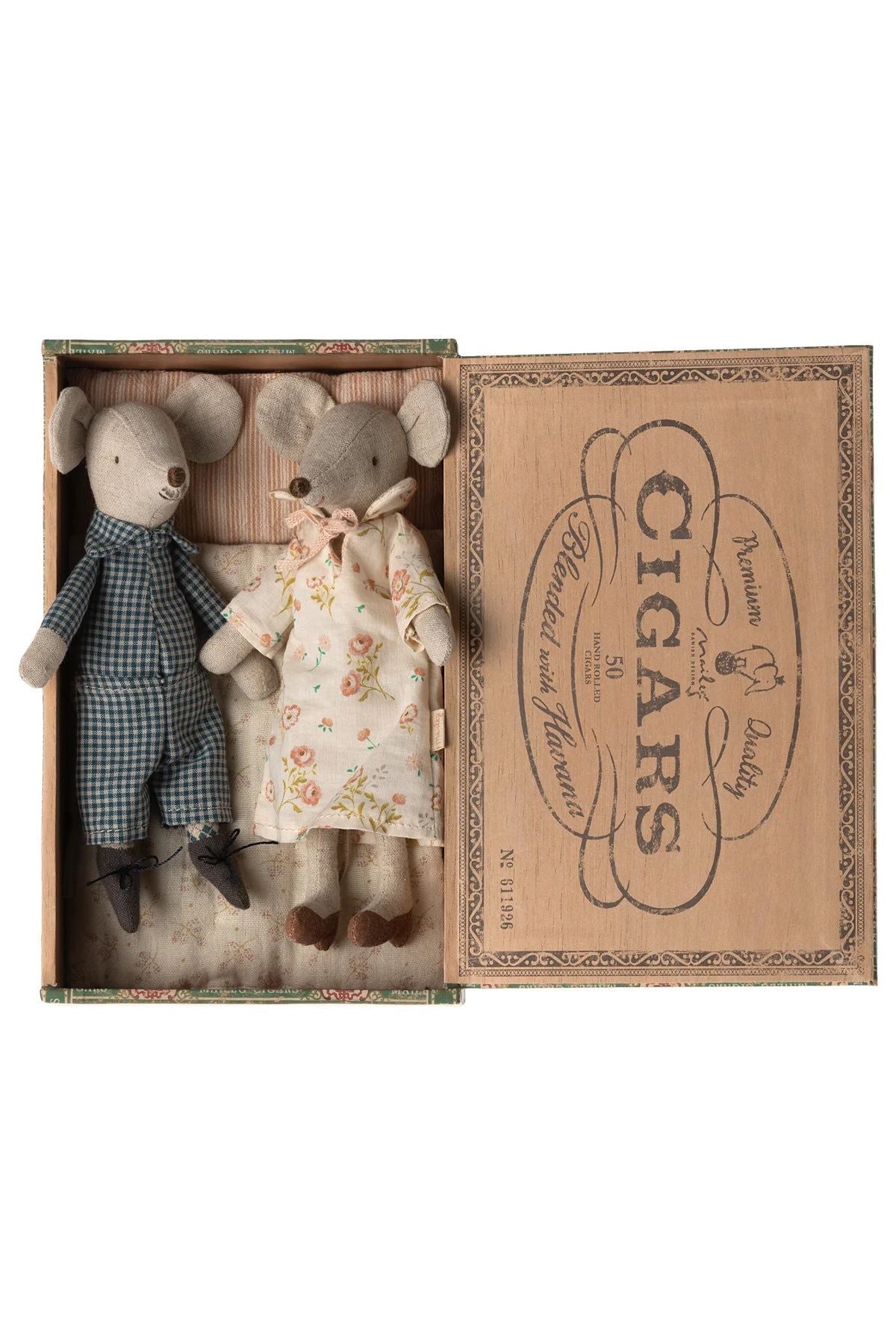 Grandma and Grandpa mice in cigarbox van Maileg | Kids Conceptstore Le Fanfare
