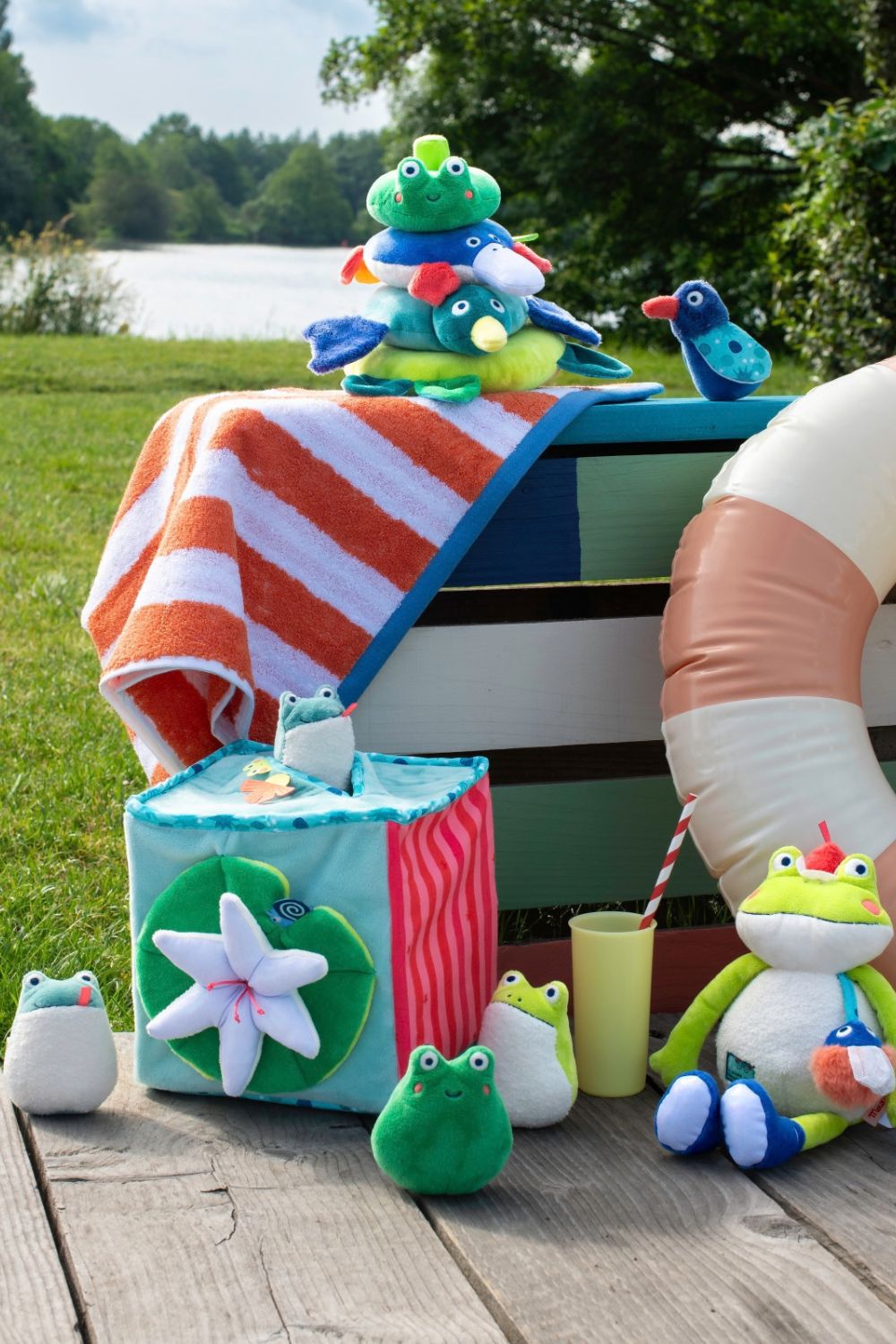Grote activiteitenblok van stof - La mare aux grenouilles van Moulin Roty | Kids Conceptstore Le Fanfare