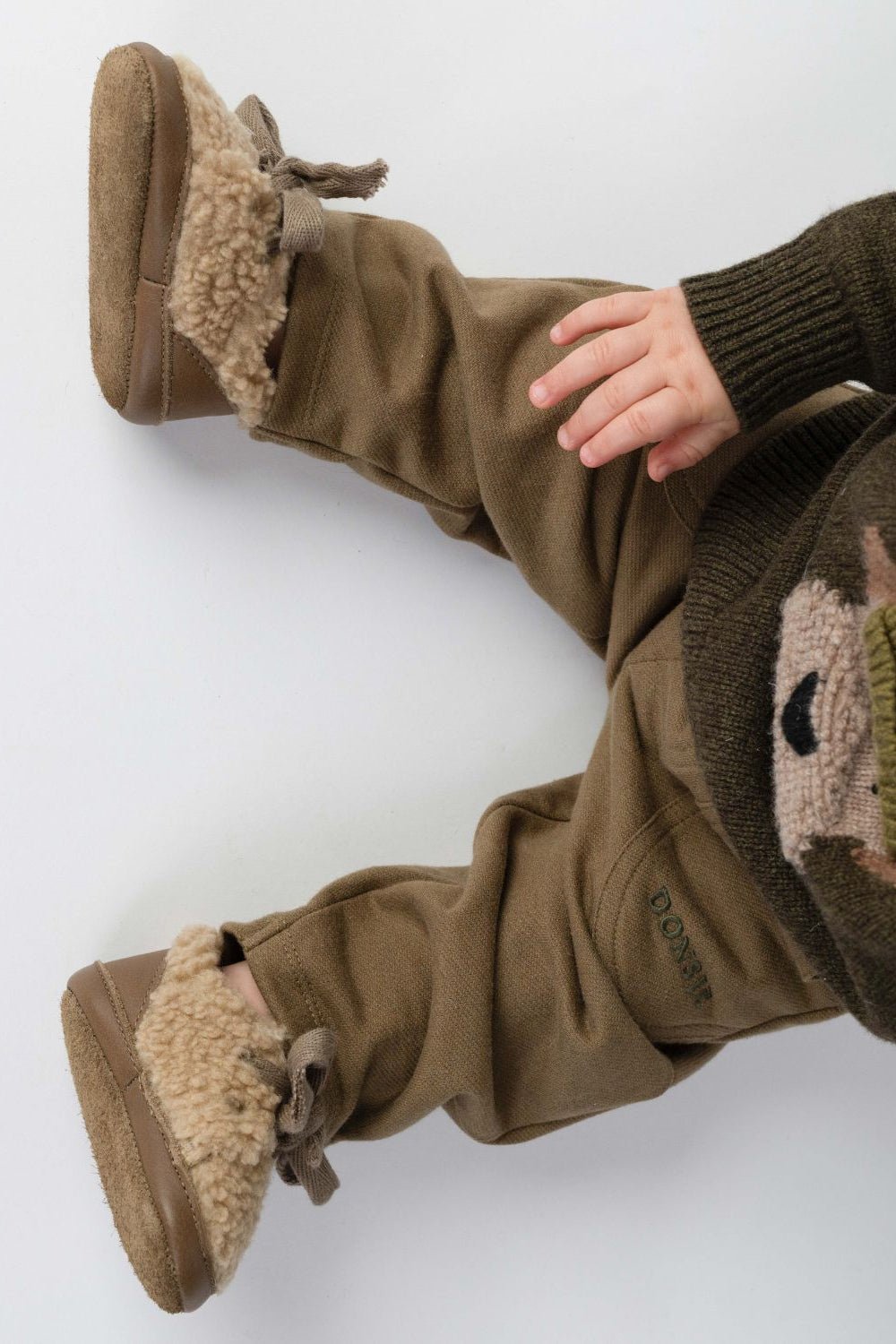 Gustaaf Trousers - Army Green van Donsje Amsterdam | Kids Conceptstore Le Fanfare