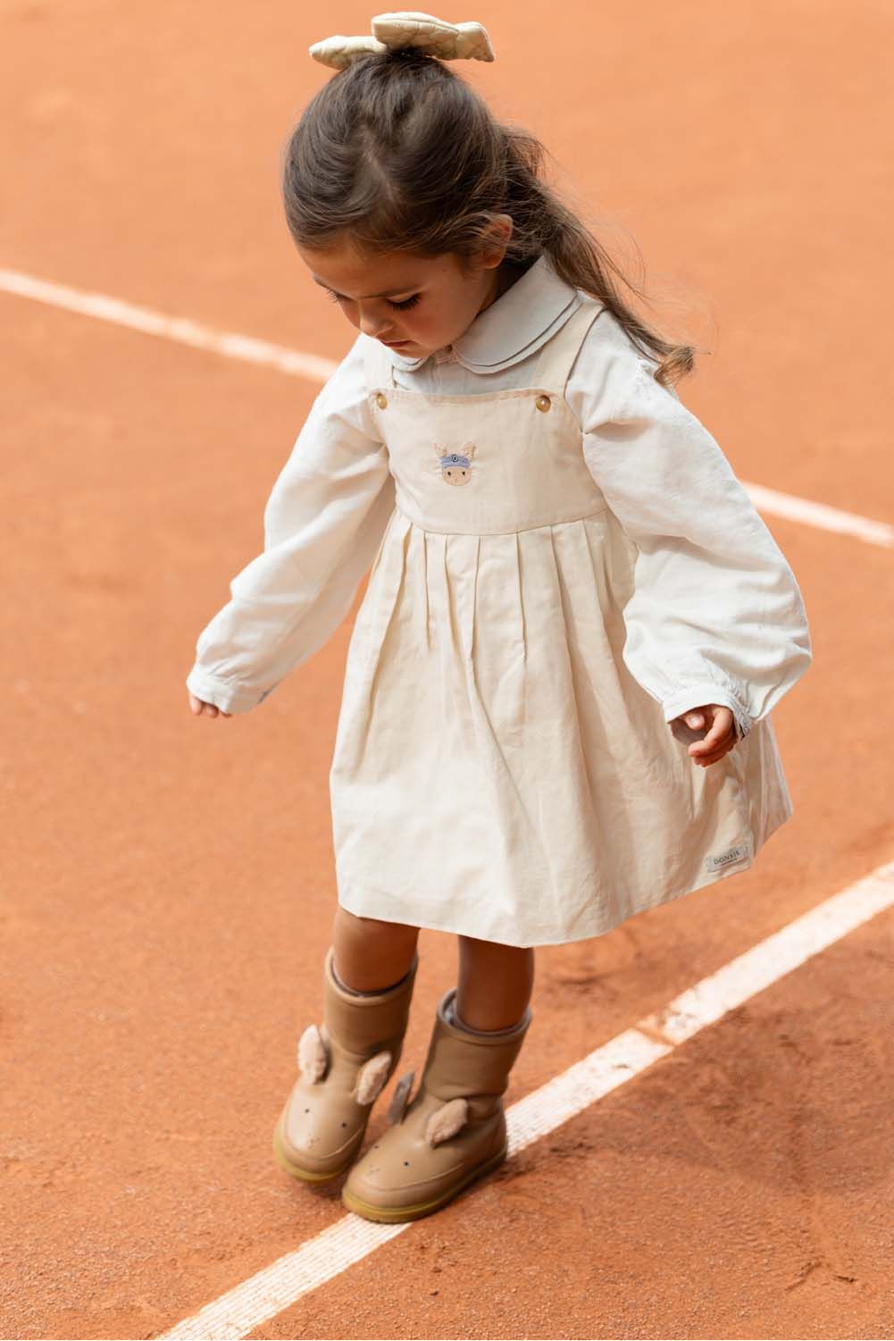 Harpar Dress | Sporty Fluffy Bunny - Soft Sand van Donsje Amsterdam | Kids Conceptstore Le Fanfare