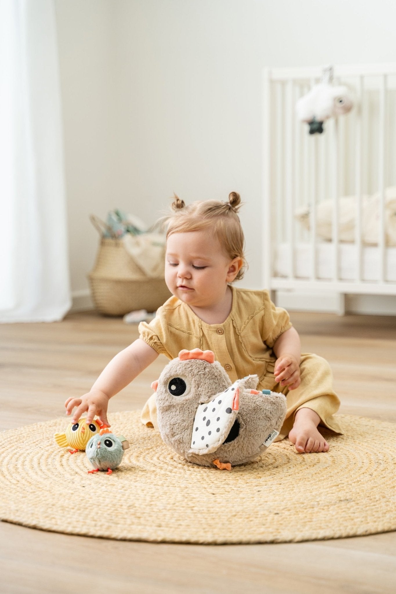Hide&Seek activity toy | Clucky - Sand van Done by Deer | Kids Conceptstore Le Fanfare
