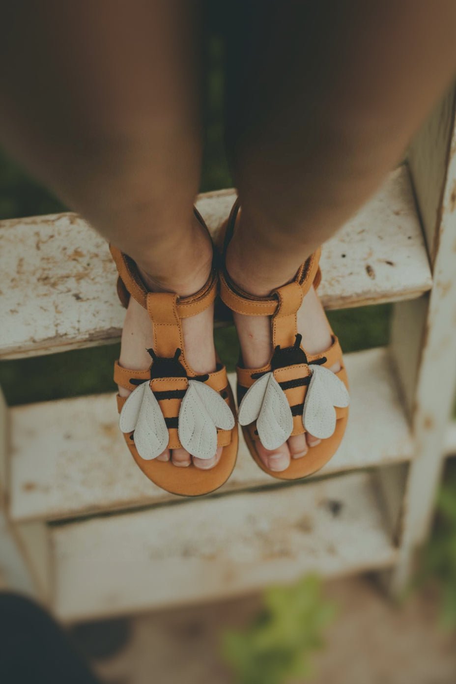 Iles Sky Sandals Bee Toffee Nubuck van Donsje Amsterdam | Kids Conceptstore Le Fanfare