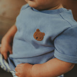 Jarne T-shirt - Bear - Foggy Blue van Donsje Amsterdam | Kids Conceptstore Le Fanfare
