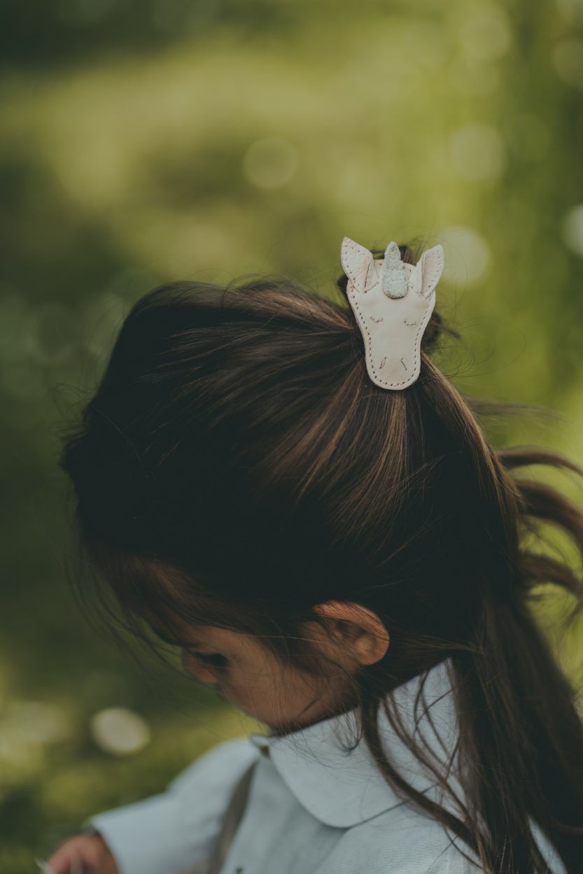 Josy Special Hairclip - Unicorn - Light Rose Leather van Donsje Amsterdam | Kids Conceptstore Le Fanfare