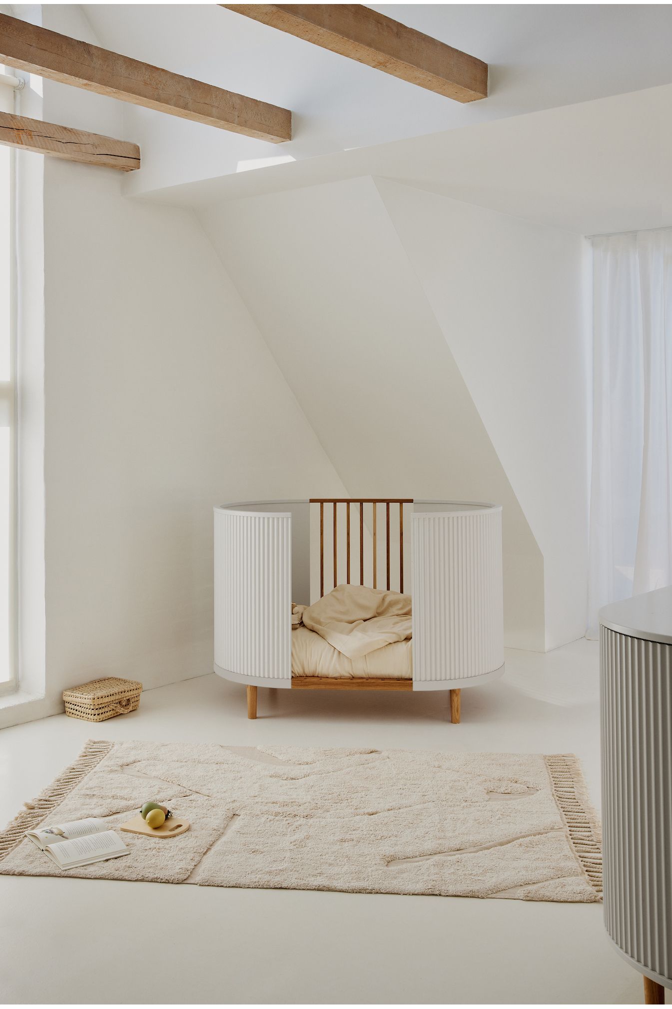 Kai baby cot - Cream oak van KAS Kopenhagen | Kids Conceptstore Le Fanfare