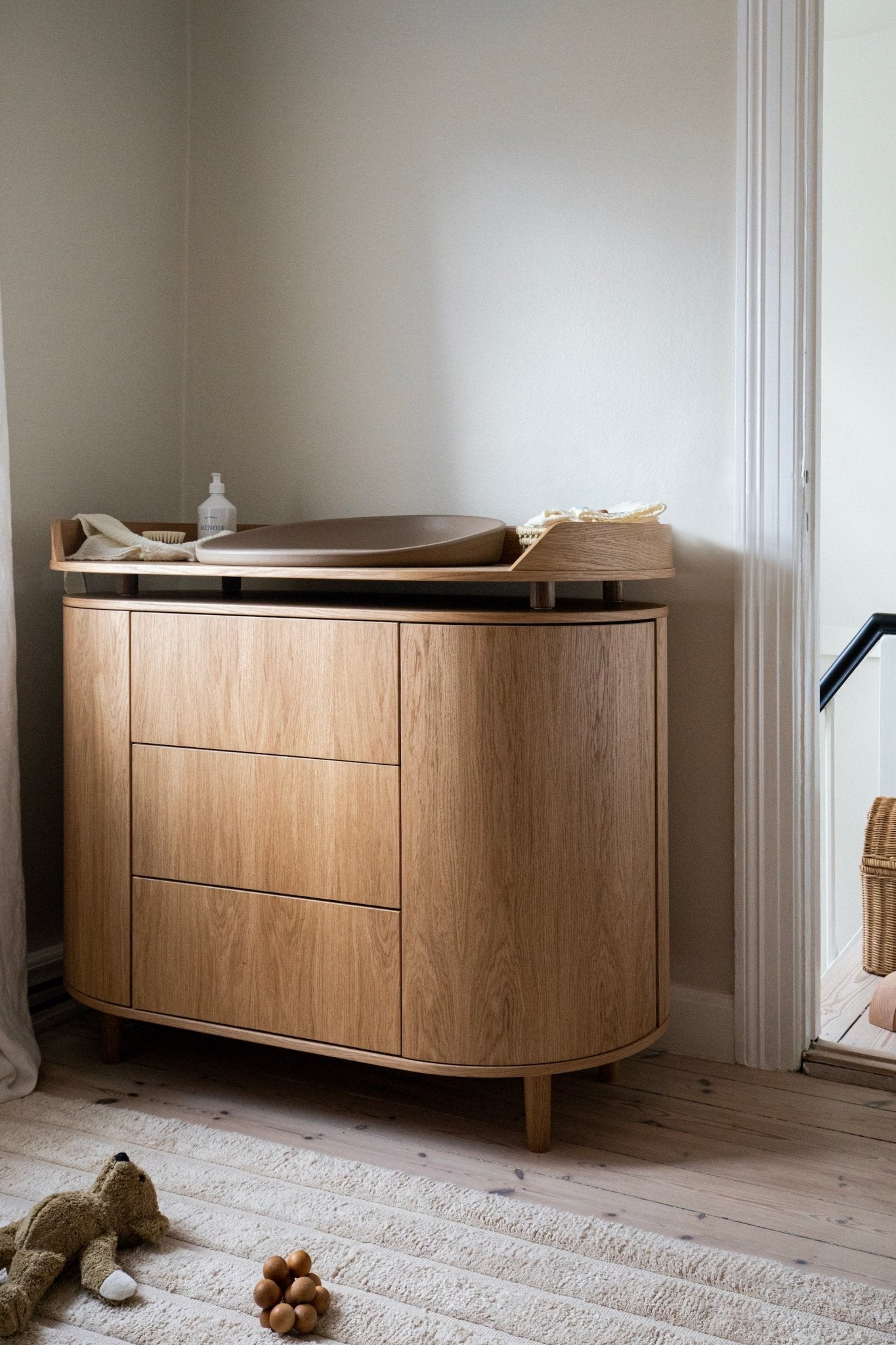 Kai dresser - oak veneer van KAS Kopenhagen | Kids Conceptstore Le Fanfare