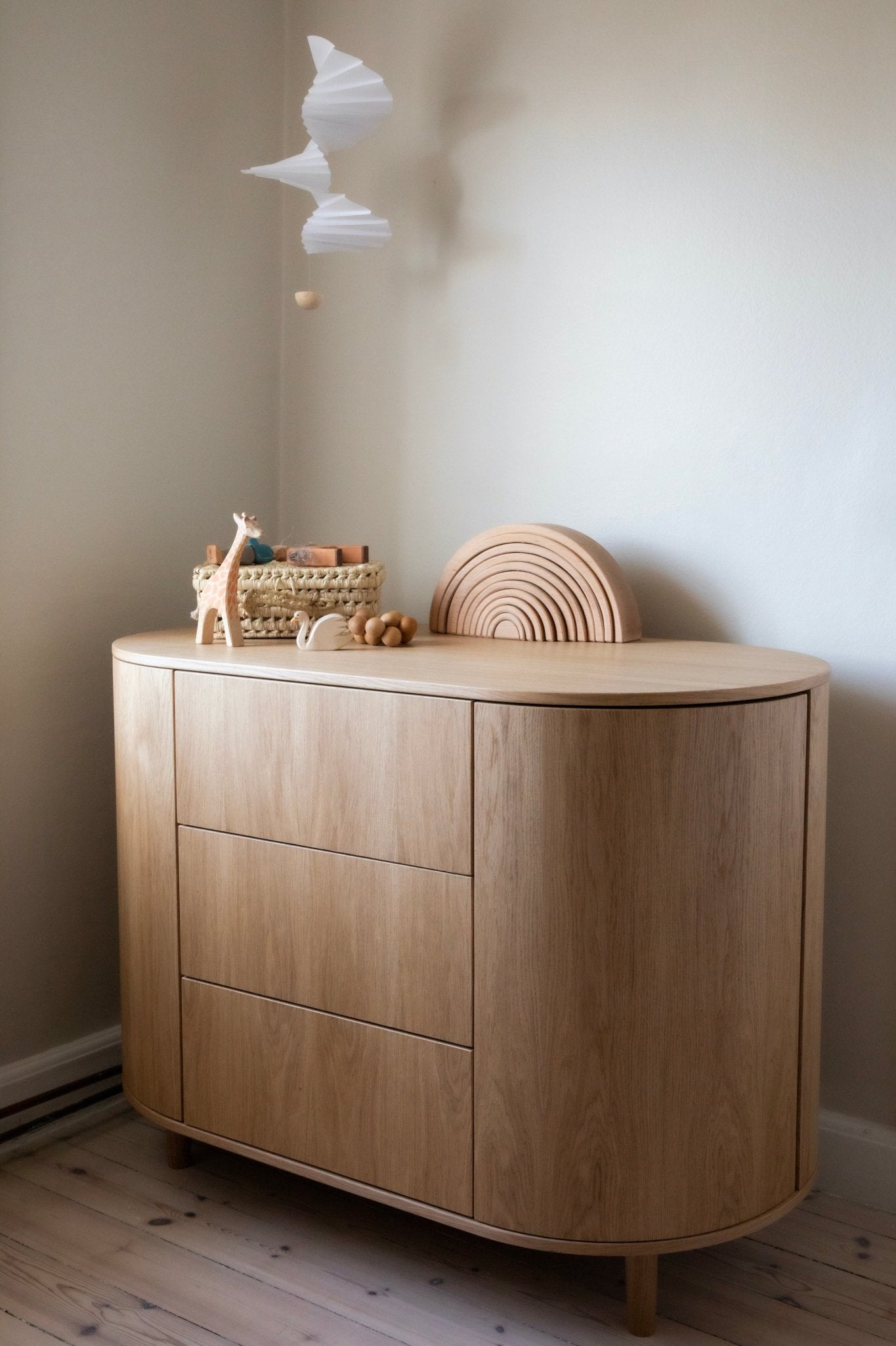Kai dresser - oak veneer van KAS Kopenhagen | Kids Conceptstore Le Fanfare
