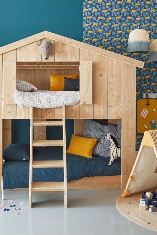 Kinderbed Buurthuis van Saartje Prum | Kids Conceptstore Le Fanfare