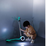 Maxi Micro step Deluxe Glow Plus LED - Aqua Mint van Micro Step | Kids Conceptstore Le Fanfare