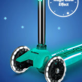 Maxi Micro step Deluxe Glow Plus LED - Aqua Mint van Micro Step | Kids Conceptstore Le Fanfare