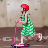 Maxi Micro step Deluxe LED paars roze neon van Micro Step | Kids Conceptstore Le Fanfare