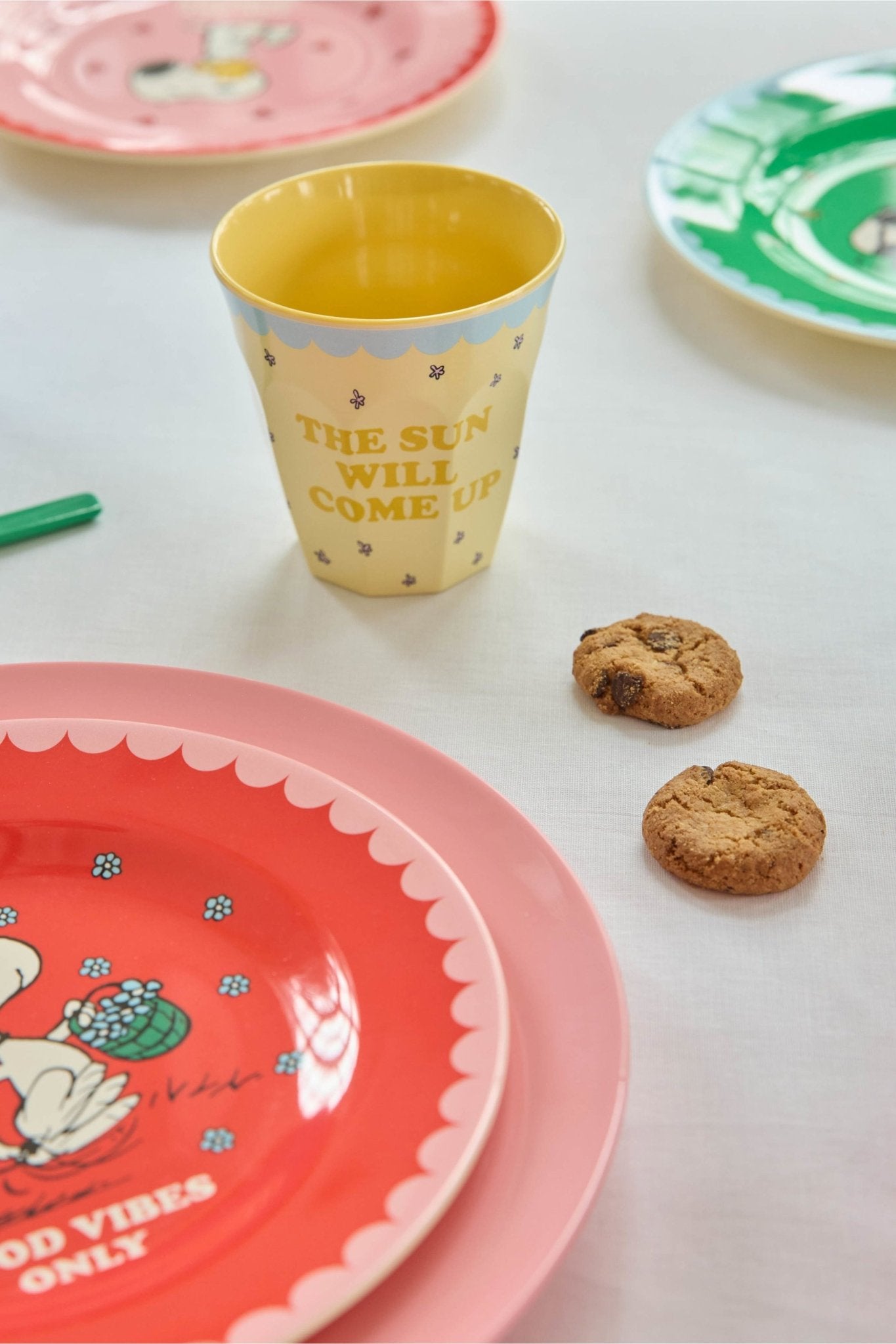 Melamine Cup with Cream Snoopy Print - Medium van Rice | Kids Conceptstore Le Fanfare