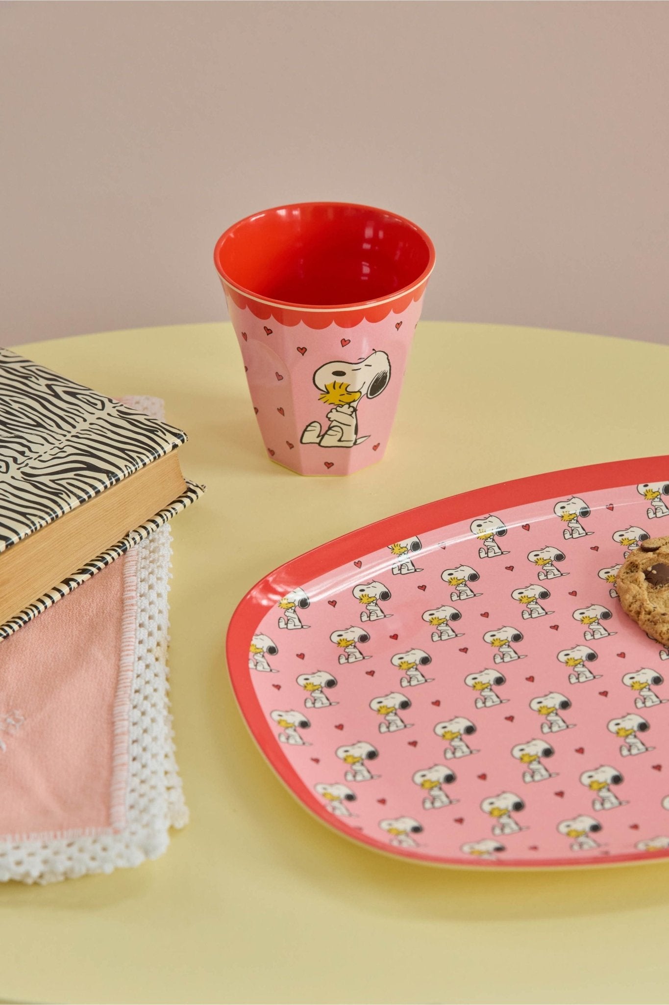 Melamine Cup with Pink Snoopy Print - Medium van Rice | Kids Conceptstore Le Fanfare
